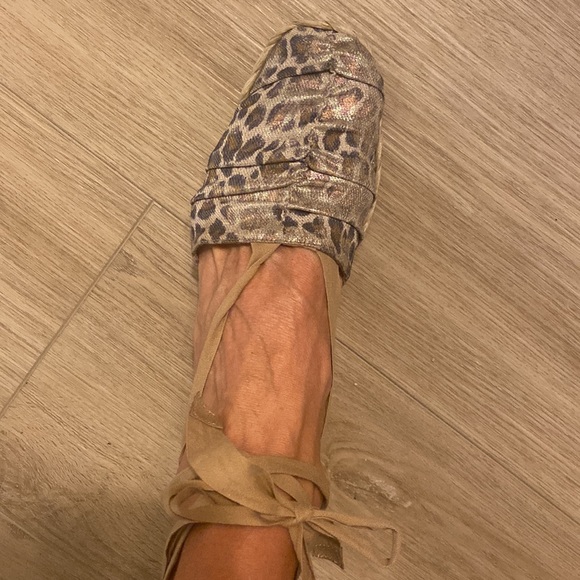 NEW Stuart Weitzman Denia Cheetah Linen Wedge Shine Espadrilles 8.5 / 9 - Picture 5 of 6